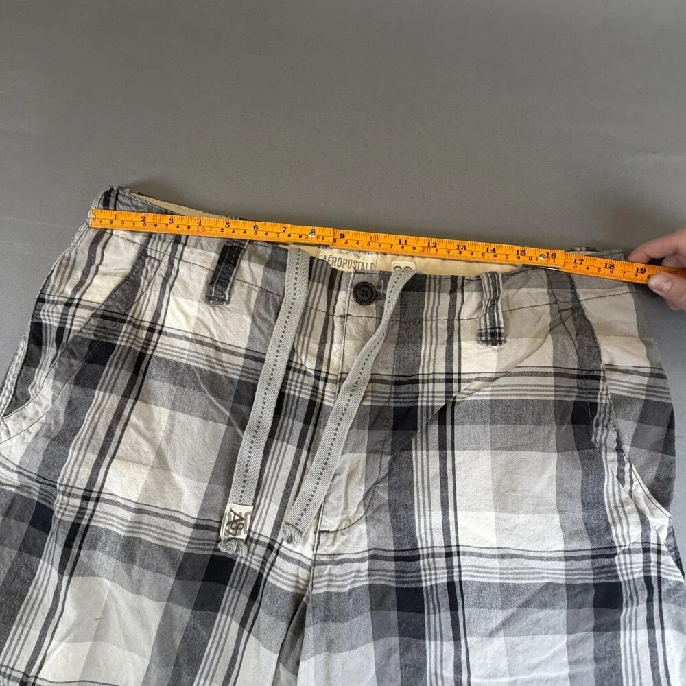 Aeropostale Shorts Mens 36 Gray Plaid Flat Front Drawstring 11 Inseam Chino